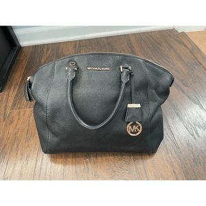 MICHAEL KORS Black Pebbled Leather Handle Bag